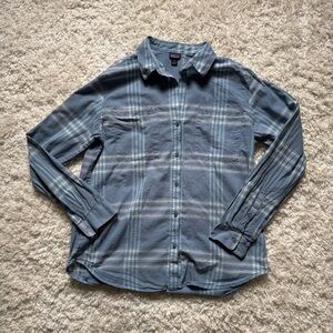 Patagonia Women's Lightweight A/C Button Down Shirt. Size Small.